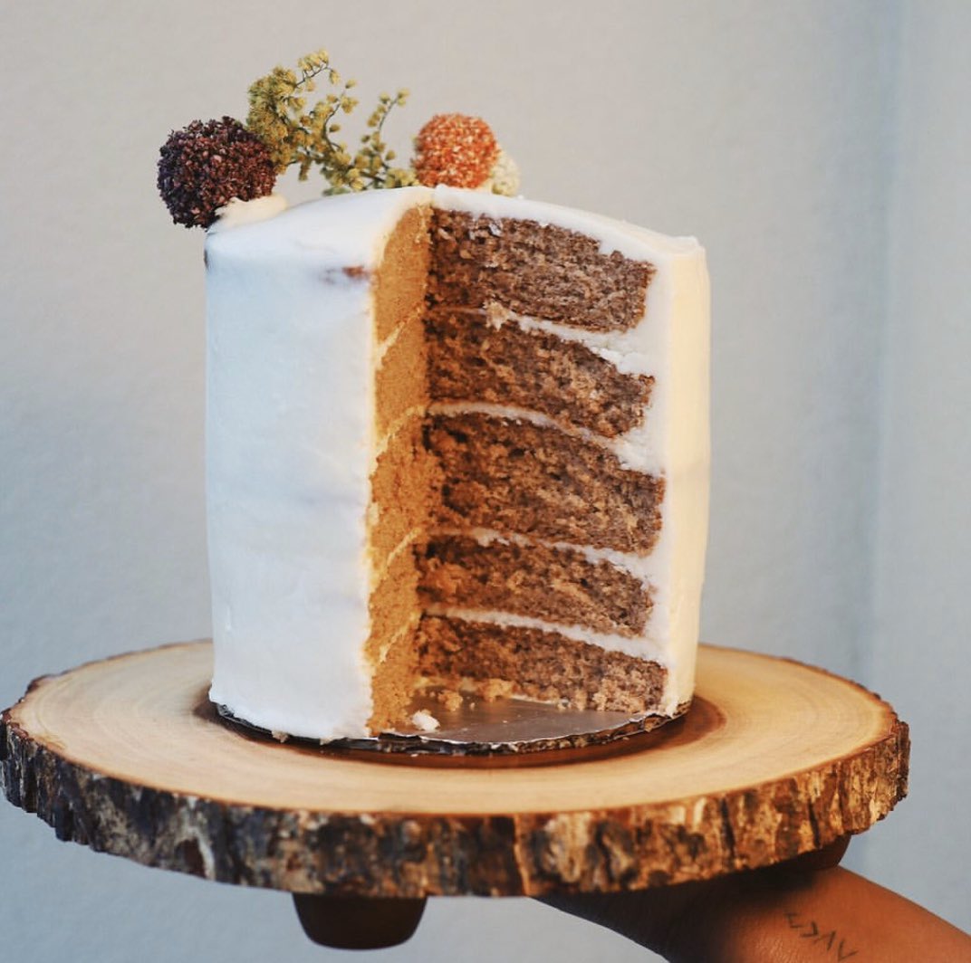 joygarland_'s tweet photo. My friend Allison is a pastry chef and has a new cookbook!! Here’s the link if anyone is interested in having some delicious cake recipes🧡 https://t.co/1wVNXH04cQ https://t.co/GH9huu9JNM