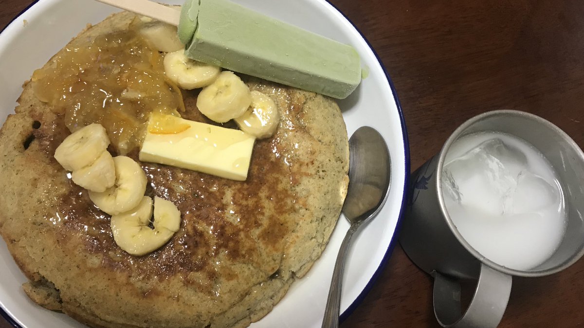 プリンカエルプリン 誰かからもらったケーキミックスでホットケーキ 抹茶アイスを添えて