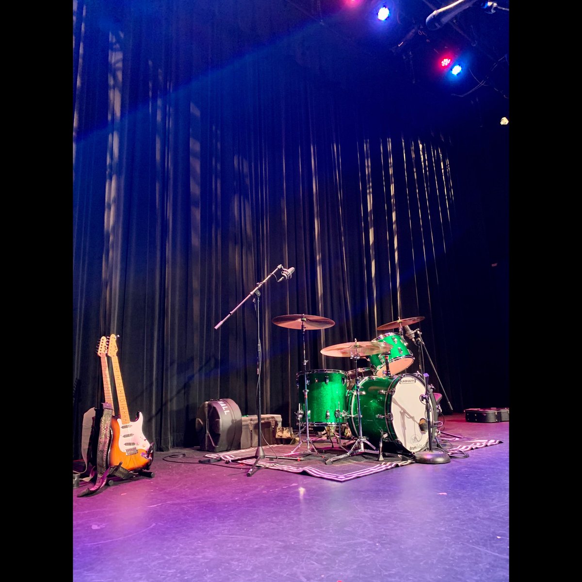 Amy_Drums's tweet photo. First gig since lockdown! Played a livestream with Rebelβs Fox at the beautiful Clayton Center. #theclaytoncenter #rebelsfox #countrymusic #countryrock #drumdotsArtist #LCDArtistFam #loscabosdrumsticks #tnrproductsartist #ludwigdrums #paiste #remodrumheads https://t.co/JG9ZNYqMmp