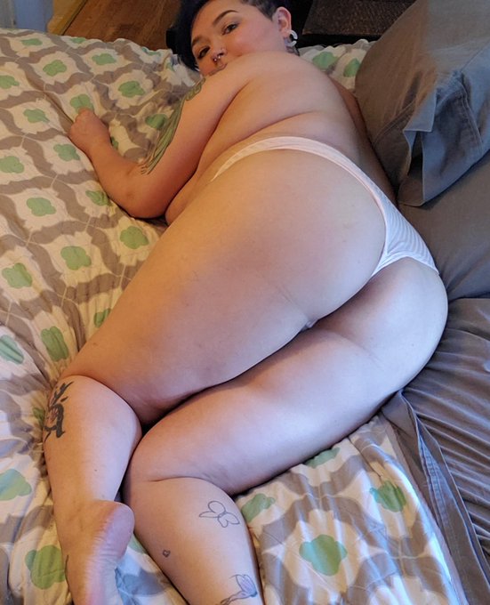 Posted new pics and mommy domme stuff on my OnlyFans! Still have half off for my Twitter pals! https://t