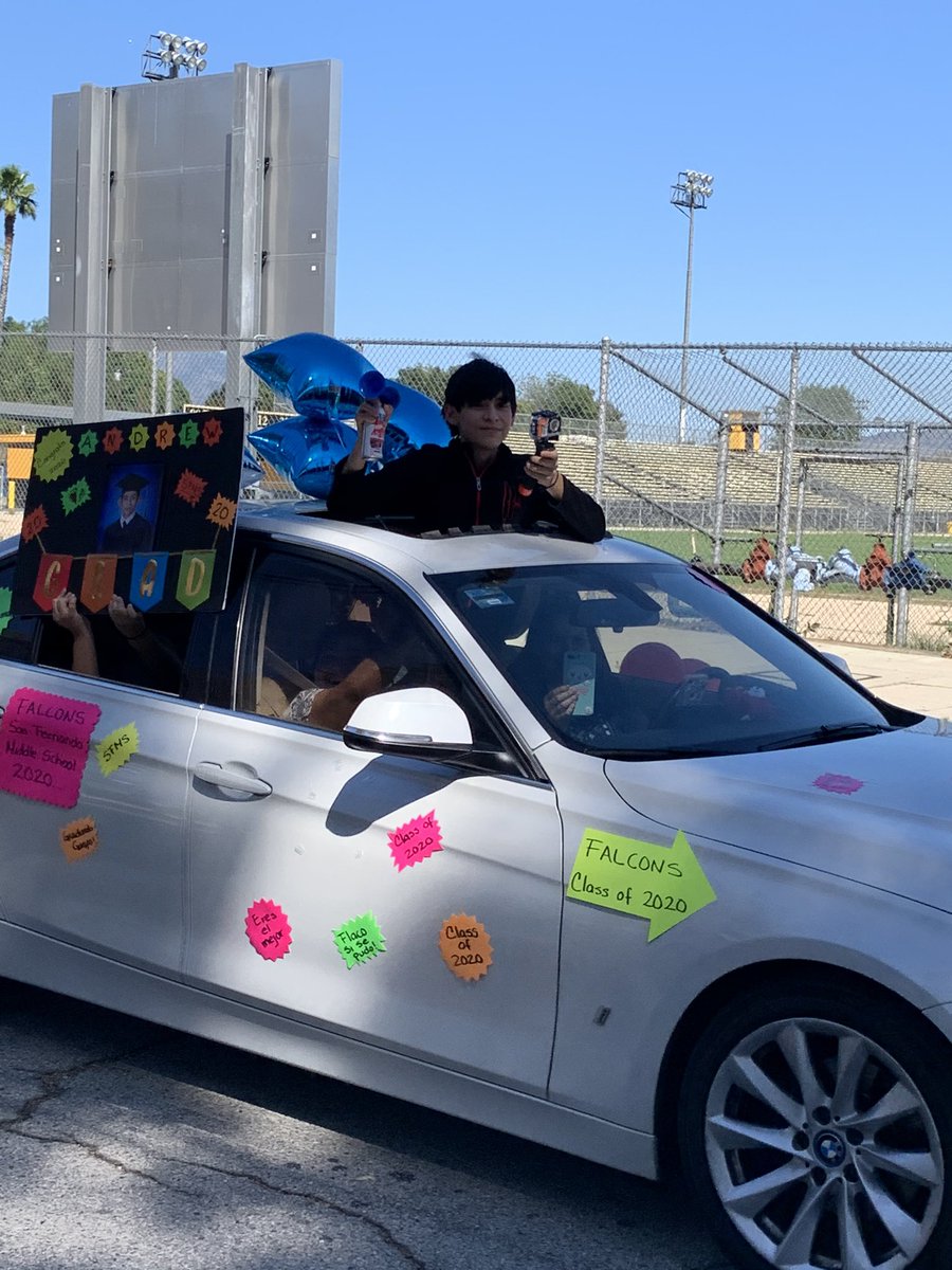 SFMS_Falcons's tweet photo. #gradandgo was a big success and lots of fun . SFMS 8th grade Falcons were #SocialDistancing and they had their masks on. Congratulations to our students and parents!!Thank you @SanFernando_HS@Kelly4LASchools  @fattal_karen @LDNESchools @AustinLASchools @LASchools https://t.co/Dtq2vcCqYR