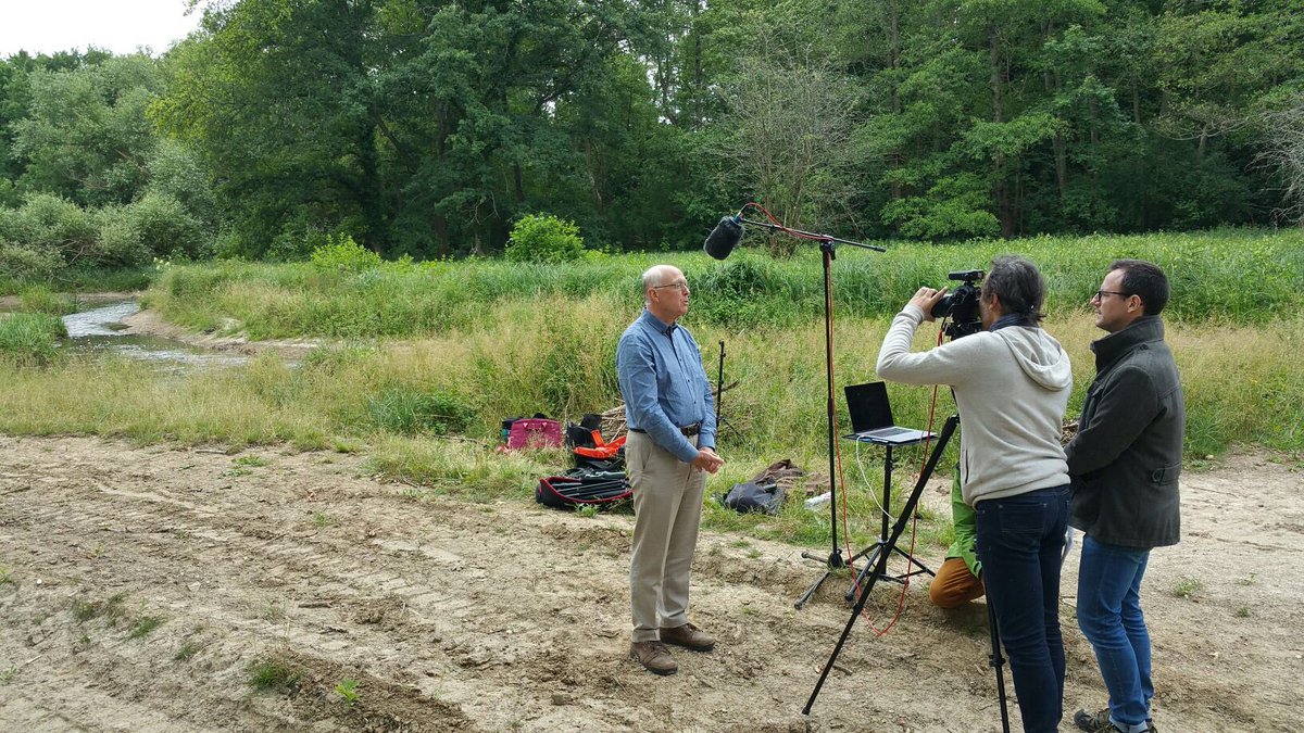 VANDEWALLEYves's tweet photo. L’⁦@OFBiodiversite⁩ a choisi deux réalisations du Parc ⁦@pnrchevreuse⁩, la renaturation de l’Yvette à ⁦@StRemyChevreuse⁩ et la restauration du marais de #Maincourt, pour son prochain module de #formation #MOOC
Un 👏😊 à la qualité du travail de nos techniciens. https://t.co/ejzjKQEz9N