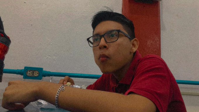 Me veo guapo tragando https://t.co/rmH9Cebyrf<a href="/tag/nuevafotodeperfil"class="tags"><span>#nuevafotodeperfil</span></a>