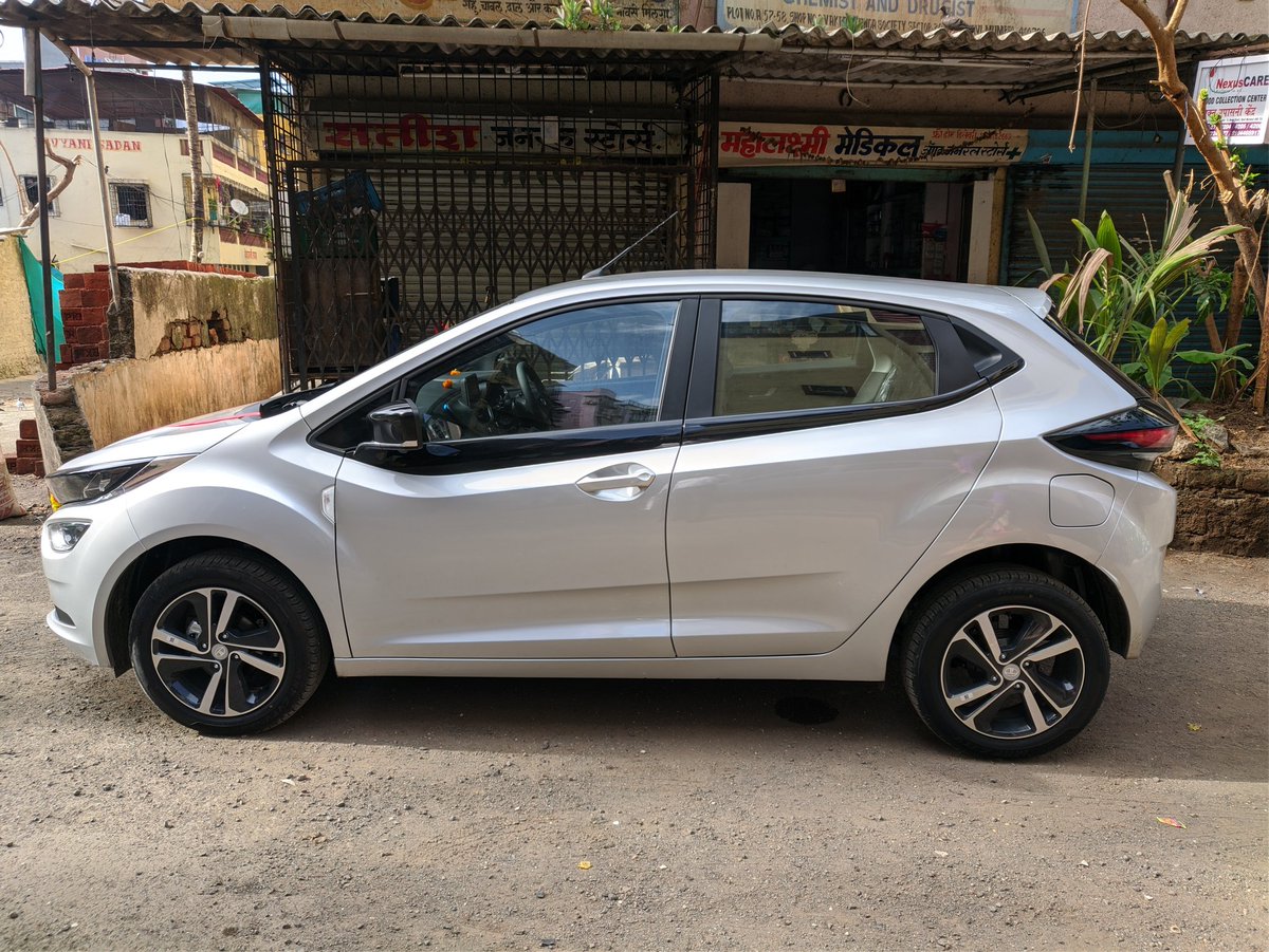 TushRB's tweet photo. Finally the wait is over 🥰🚗🎉
#TATA #Altroz @TataMotors @TataAltroz #Love❤️ https://t.co/9NalJhoQuz