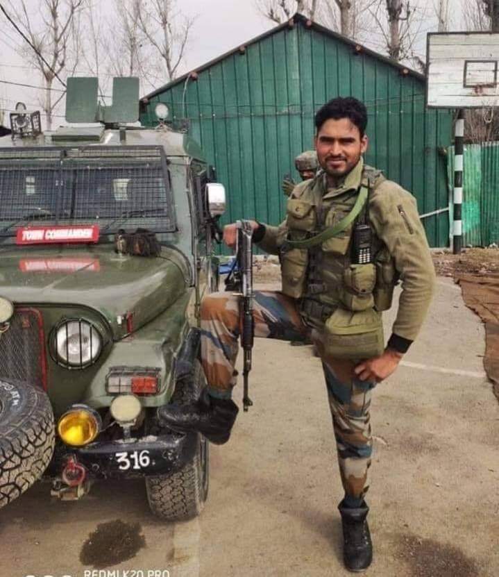 AnilThua's tweet photo. जम्मू कश्मीर में तैनात 9 राष्ट्रीय राइफल के सैनिक 
लीलूराम सारण बीते दिन सडक हादसे के बाद इलाज 
के दौरान वीर गति को प्राप्त हो गए ,

राजस्थान चरू के गॉव शिमला के रहने वाले 
शहीद लीलूराम सारण की शहादत को शत् शत् नमन् @HDushyantwadi @Vjdhankar1 @Dchautala @mlkhattar @DhandaMla https://t.co/kp1tn6MGDD
