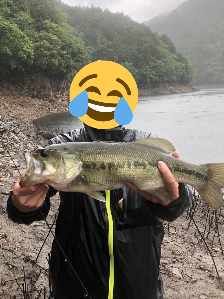 tomato23des's tweet photo. ポケットも長靴もビチャビチャ。ここまでしても釣りに行くんだから病気… https://t.co/eOhicuxoS5