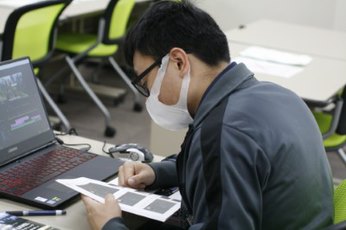 Ncc 新潟コンピュータ専門学校 V Twitter 学生授業風景 留学生の真剣な眼差し Cg科で映像を勉強中 使っているマウスがすごく カッコいい 3年ほど愛用しているそうです 新潟 古町 専門学校 3dcg Web制作 デザイン グラフィック ゲーム