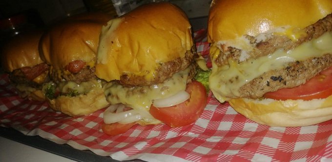 llamame brot es lo mejor de esta ciudad sin duda https://t.co/ZbBwZNQsMI<a href="/tag/mianiversariodex"class="tags"><span>#mianiversariodex</span></a>