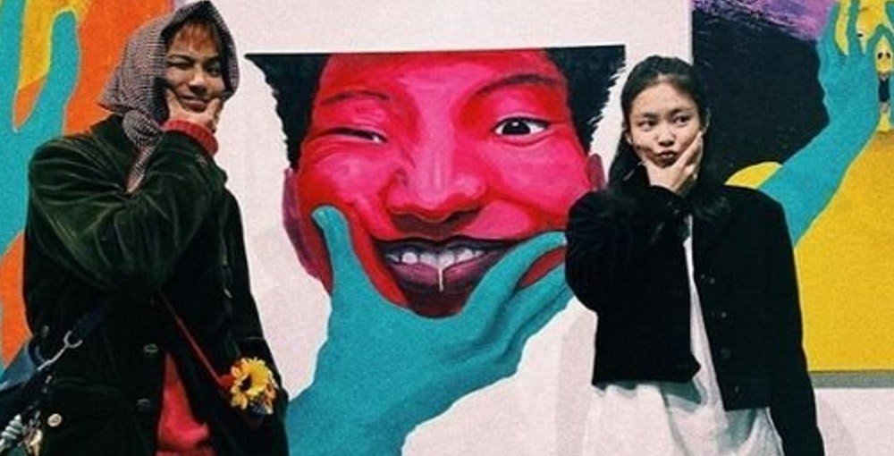 Jennie attended and supported Mino's first ever art exhibit and posted photos on her personal ig acc.