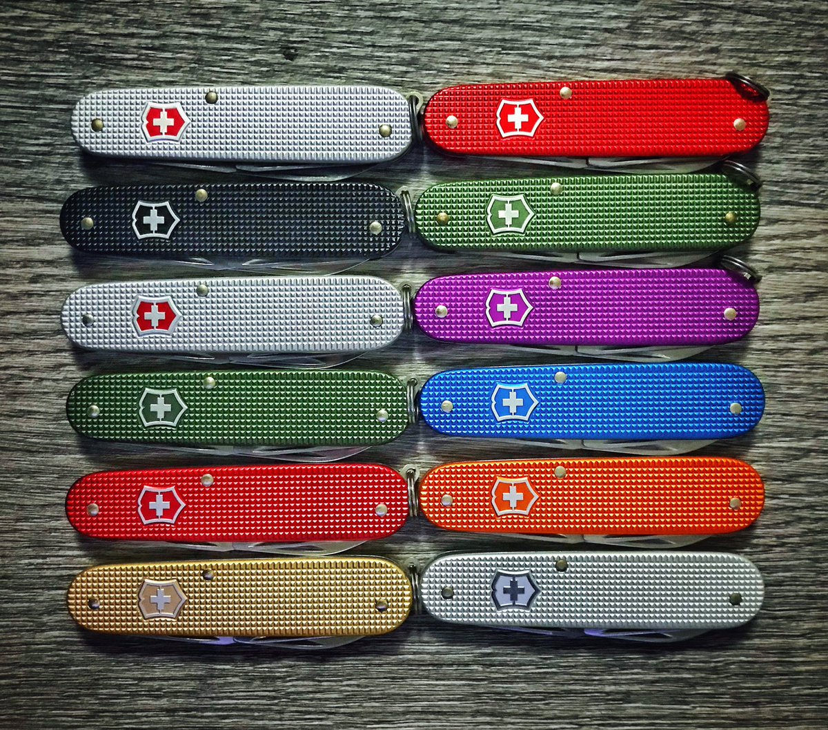 hotpixel's tweet photo. ¡Necesito las azules 2015 y 2020 también!
#everydaycarry #victorinox #victorinoxcadet #myvictorinox #sakallday #pocketcarry #pockettool #knifecollector https://t.co/f9smyCdzF1