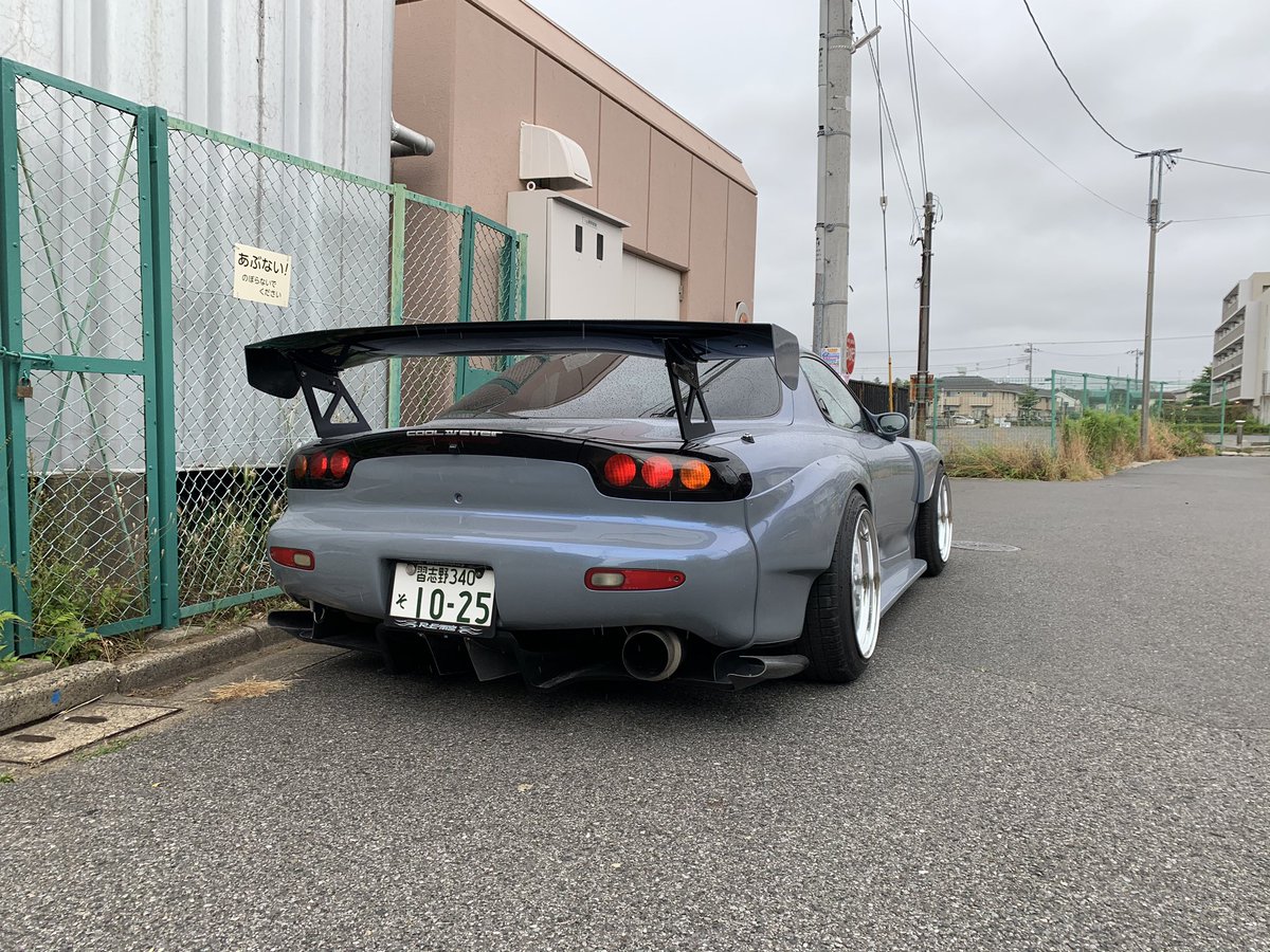 Nakanon Rx 78 愛生 深mazda愛 なんかカッコイイ車止まってたから勝手に撮っちゃった エンブレム なかったからなんて言う車かわかんない メーカー不明ww
