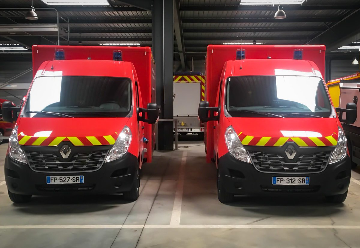 ENSOSP's tweet photo. 2 nouveaux véhicules poste de commandement #VPC de colonne à l'#ENSOSP.  Suite logique de l’évolution des pratiques #pédagogiques, avec la volonté de rapprocher les techniques et les matériels de ceux des #SIS. L’objectif : préparer les #officiers à la réalité du terrain. https://t.co/Own0Pr8LlO