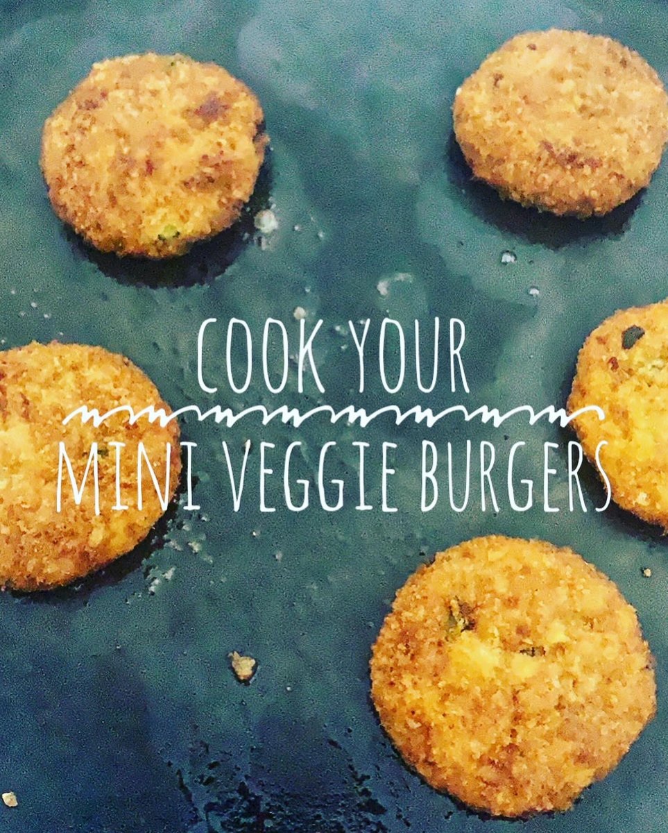 kitchnwtchngirl's tweet photo. The perfect party burger ๐
Tiny bytes burger ๐ the ultimate little veggie burger #miniburgers #burgers #burgersandfries #iloveburgers #homemadeburger #burgerheaven #homemade #fingerfood #cocktailfood #buzzfeedburgers #buzzfeedfoodies #buzzfeedfeed #yumyummy #yummyyummyyummy https://t.co/wOTAsCiVv2