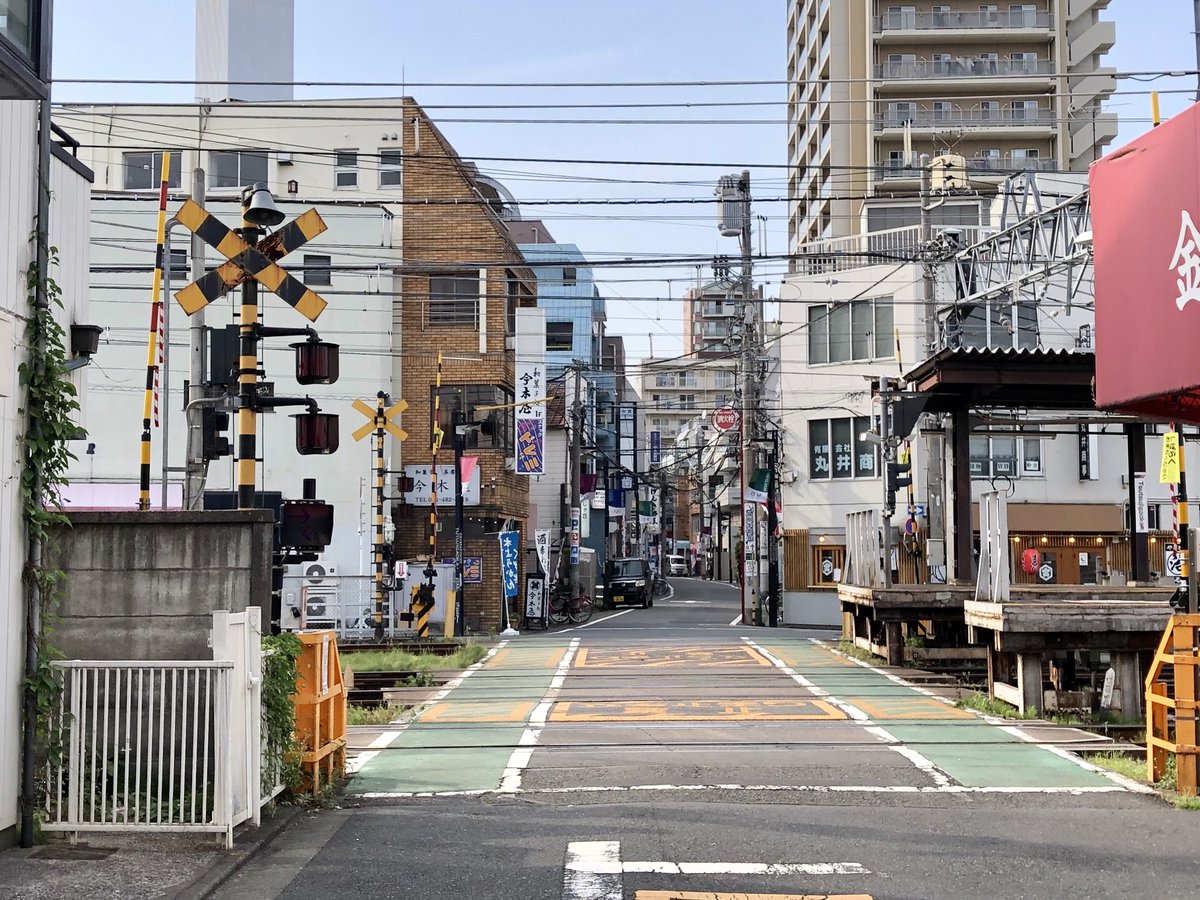 クロさん 踏切紹介 京王線 つつじヶ丘5号 柴崎 駅前 ラッシュ時など列車運行本数が多いときは無論 開かずの踏切 となるが上 柴崎駅は他の中間駅と違って南北自由通路がないので 千歳烏山も顔負けなくらいの混雑に 踏切 クロさんの踏切調査