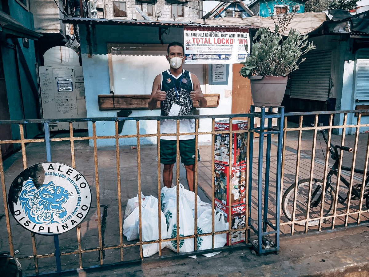 itscharosoriano's tweet photo. Once again, thank you to all the donors for supporting these causes. The #CareForAll campaign is still ongoing. Sharing w/ you some of the photos of our game-day personnel who already received their care packs and @RebiscoPH cans. You may still donate via details below. 🙏🏽💙 https://t.co/LCNcNsCvZs