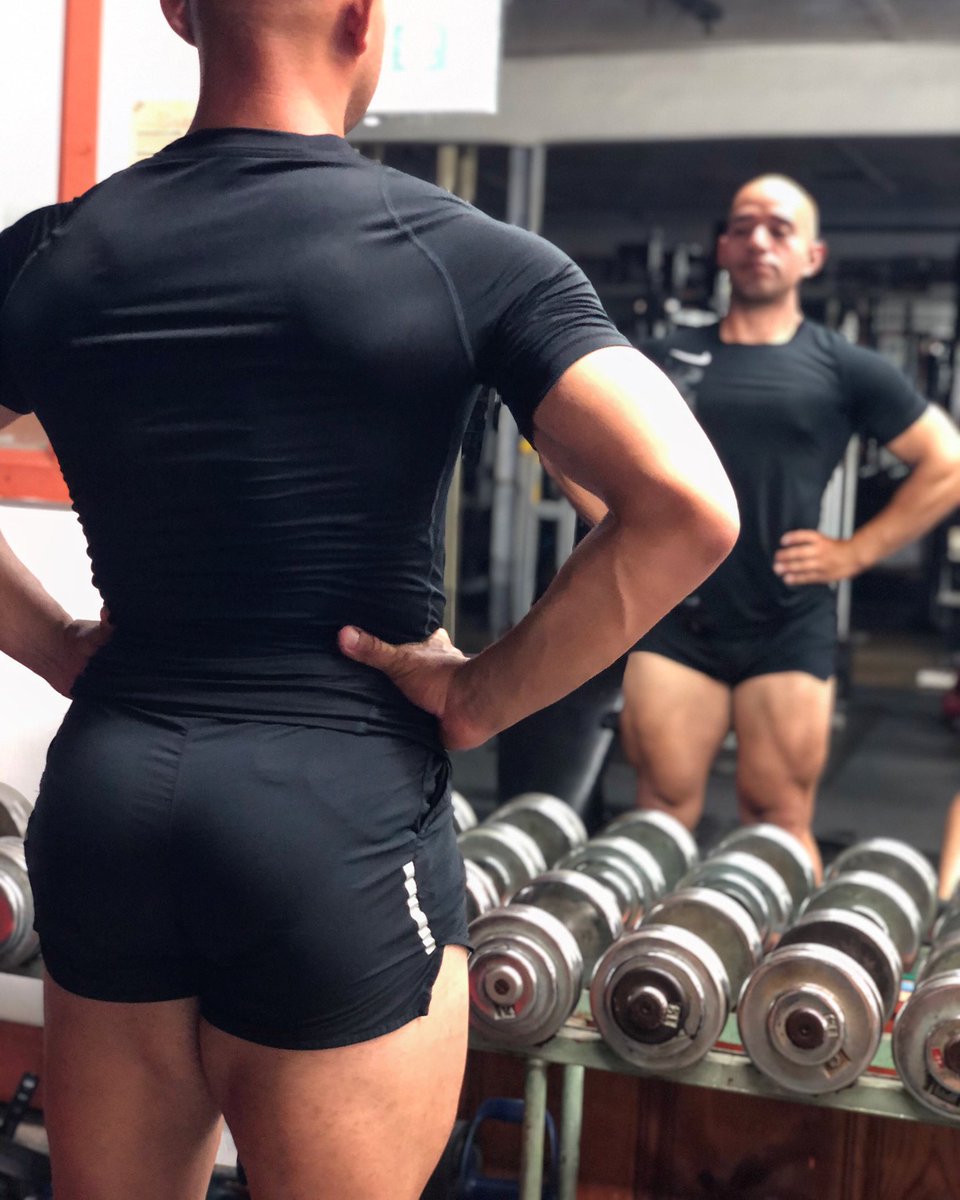 Mizrha's tweet photo. My legs are Hungover! 🥴
.
.
.
#legday #bodybuilding #bodybuilders #fitness #sdfitness #diadepierna #mexican https://t.co/j2f4ql3CiC