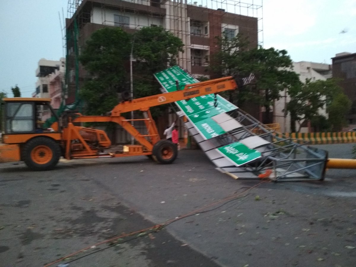 CookwithSunanda's tweet photo. Mini Cyclone Noida sector 19 https://t.co/LViz3gZUc4
