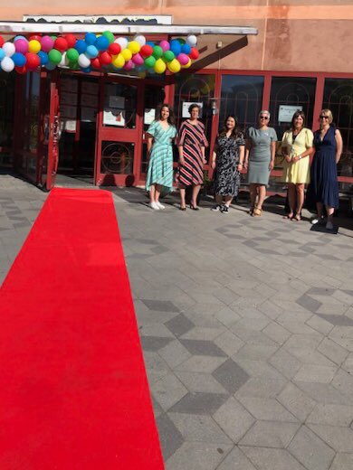 Idag välkomnar ledning och elevhälsa elever och medarbetare till skolavslutning. Efter vårens hårda arbete med att låta lärandet pågå är alla värda en riktig uppåtpuff! #vilärtillsammans #viärtillsammans ansvariga för lärande och vänskap #solskol