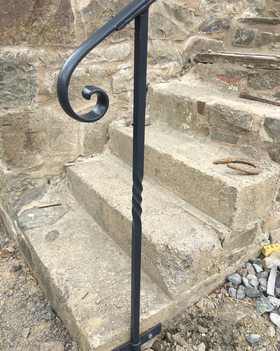 AWBMetalwork's tweet image. Handmade handrail #blacksmithing #engineering #fabrication #handmade #handrail #madeinherefordshire #getintouch