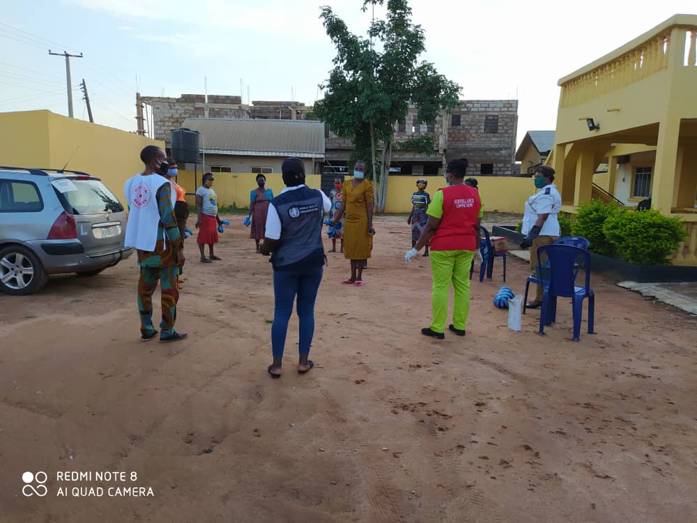 action_edo's tweet photo. #LassaFeverpreventionandcontrol 
#Deratarization
@WHO, @Redcross supporting the training of community volunteers, harvest of rats following applicationsof baits @EtsakoCentral LGA, #Edostate 
#Vectorcontrol
#Lassafeverispreventable 
#EndLassafevernow. https://t.co/bn2ZYVRj4y
