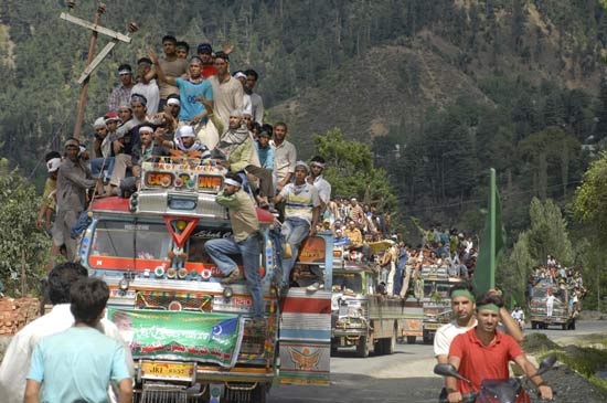 RomBomb7's tweet photo. Scenes during Muzzafarabad Chalo.
#2010Kashmir https://t.co/7OPY0Ia4wx