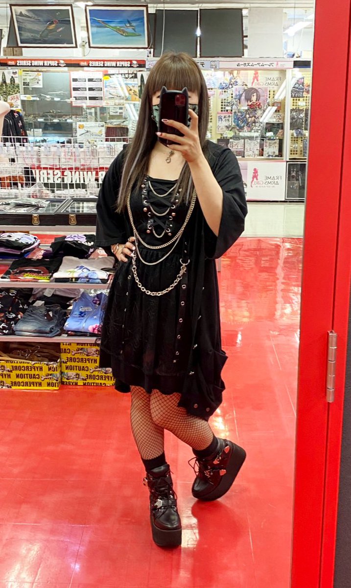 Yuki 今日のコーデ 羽織 ワンピース カスタム チョーカー 中指指輪 Sexpot 人差し指指輪 ブリンドル マスク Qutiefrash 蜘蛛の巣チュールの天竺素材のワンピは着やすいよ カスタムは客注出来るのでスタッフまたはお店まで