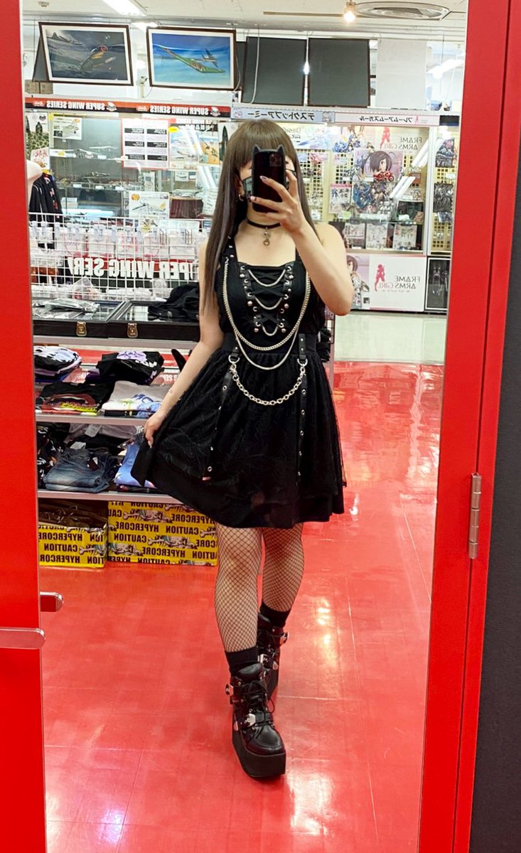 Yuki 今日のコーデ 羽織 ワンピース カスタム チョーカー 中指指輪 Sexpot 人差し指指輪 ブリンドル マスク Qutiefrash 蜘蛛の巣チュールの天竺素材のワンピは着やすいよ カスタムは客注出来るのでスタッフまたはお店まで