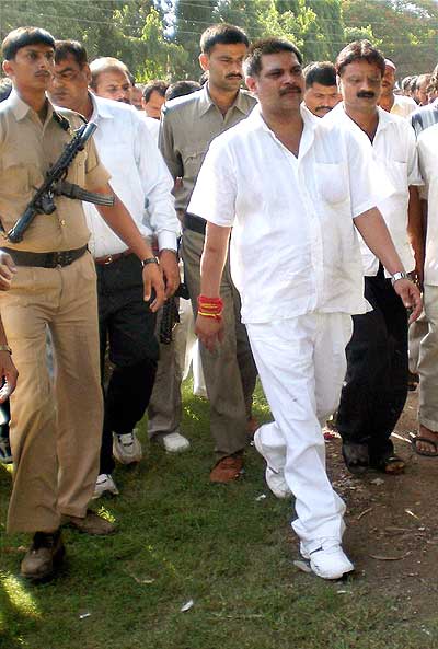 It was during this time dreaded criminals like Mohd. Shahabuddin, Surajbhan Singh, Prabhunath Singh, Pappu Yadav, Daddan (Pahalwan) Yadav, Reetal Yadav, Bindi Yadav, and all flourished.  #LaluPrasadYadav gave a clear passage to them, who invoked fear and havoc in Bihar.