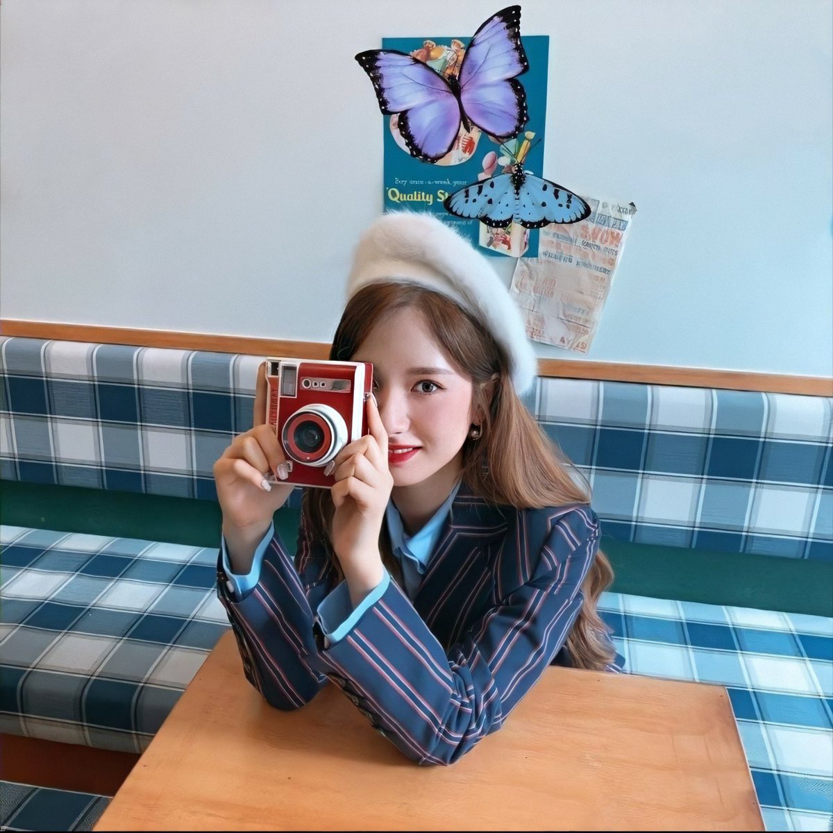 GIRLS_S2_'s tweet photo. #우주소녀 #보나 화질 복원 &amp; 로고 제거 https://t.co/jCPyqdH3tK