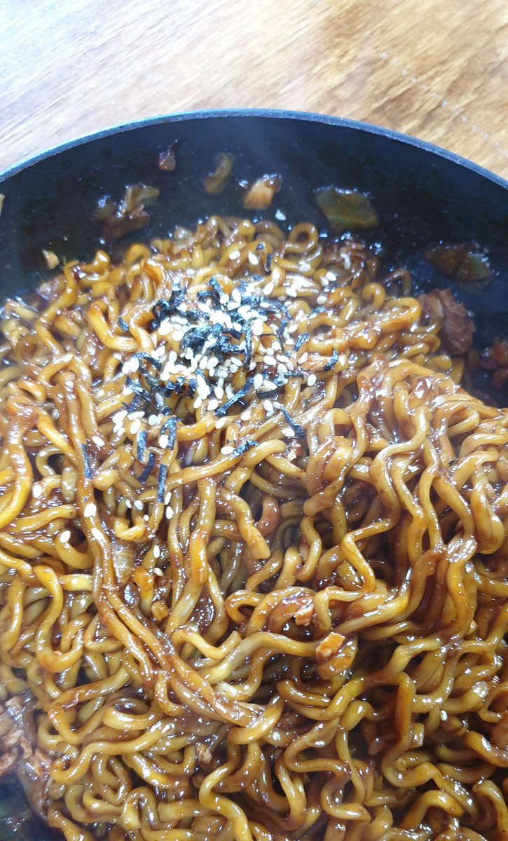 fillyune's tweet photo. 붉닭볶음면+짜짜로니 드디어 끝까지 맛있게 먹을 수 있는 적당한 맵기를 찾음!!! #삼양조합 #불닭볶음면 #짜짜로니 #JMT https://t.co/dZ9lJWTO4w