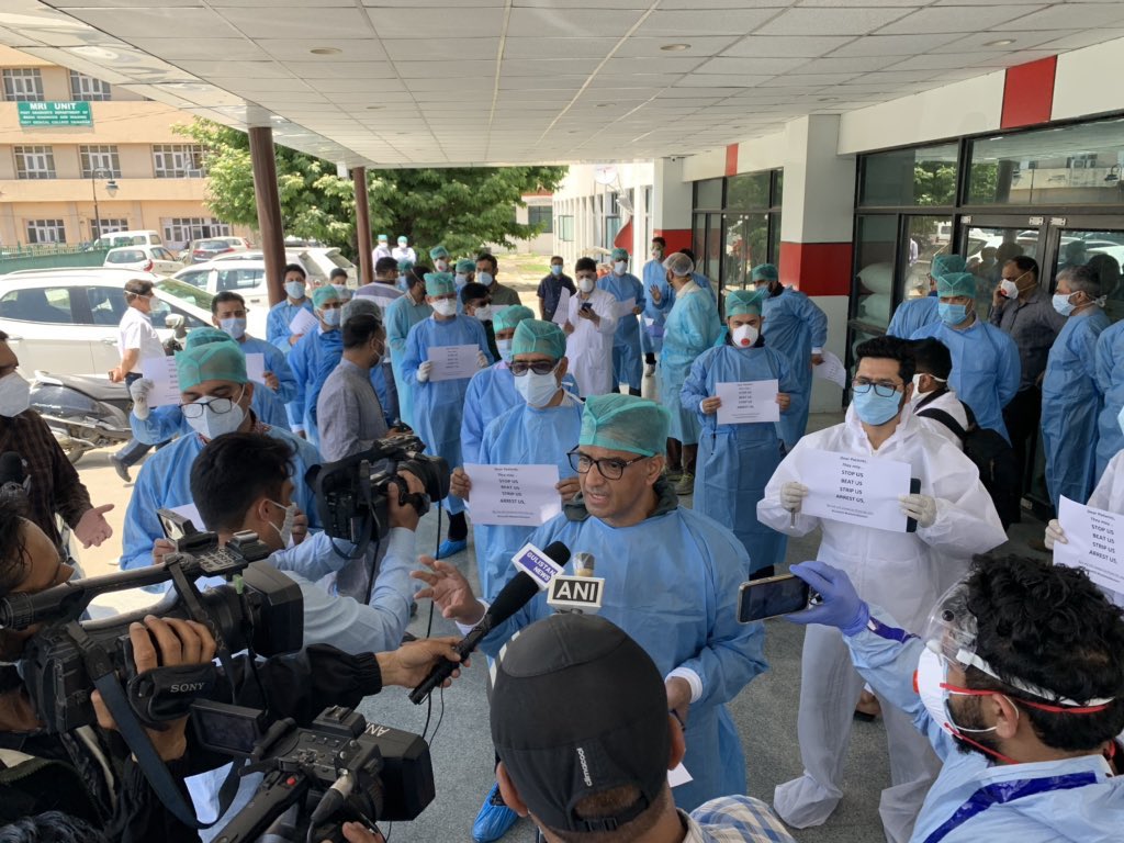 MeenaNisha13's tweet image. #StandwithDoctors