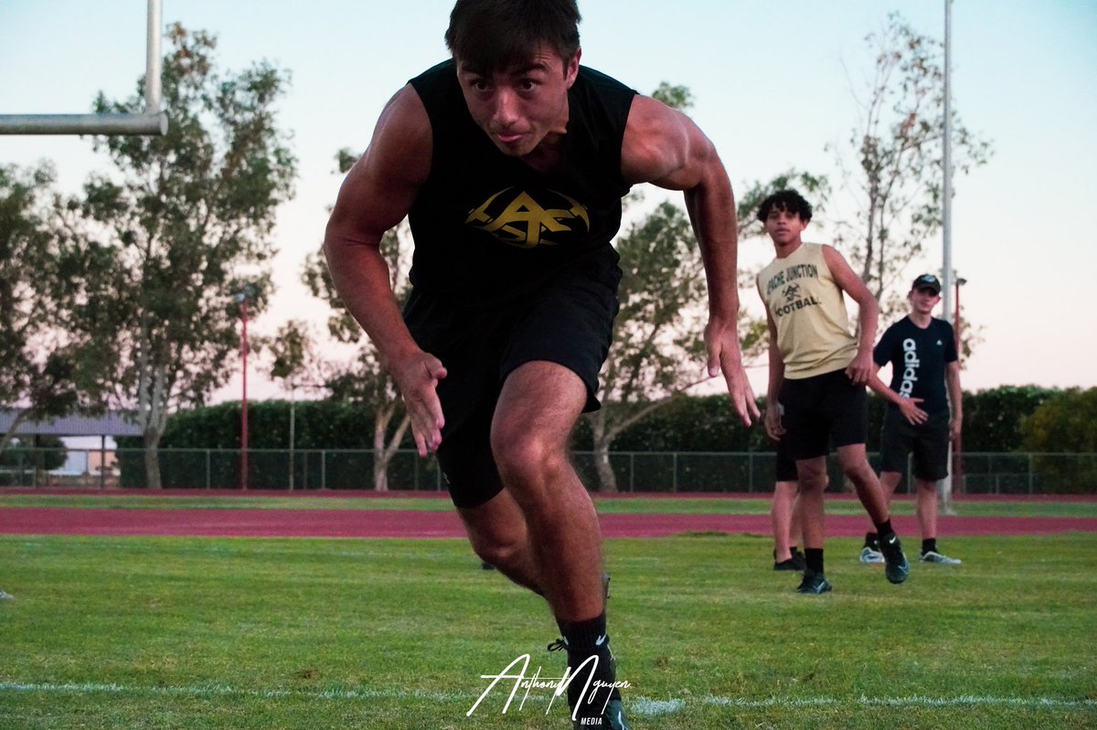We’ve got a special guest in town this week! Welcome to Apache Junction, Ben Garland (<a href="/BenGarland63/">Ben Garland</a>, San Francisco 49ers)!

📷: @anthonnny23 

#ALLIN

#SUMMER20

#TheProspectorWay

⛏🏈