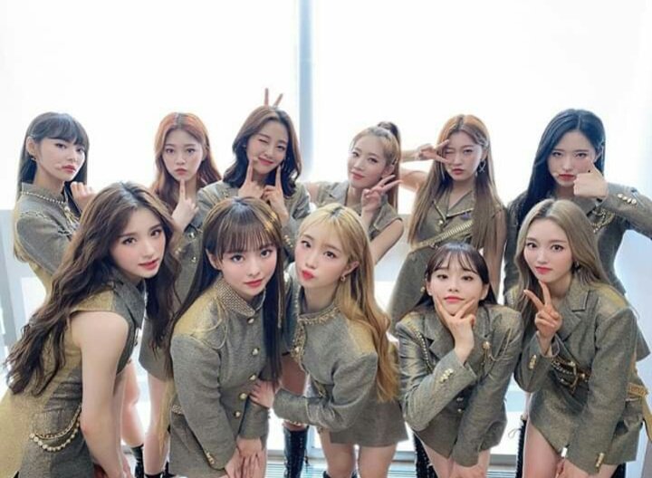 CreepyKath's tweet photo. #kpopstansareoverpart 
Zizi, cancelado el que no stanean a LOONA. Bai. https://t.co/NpzoqHCqNI