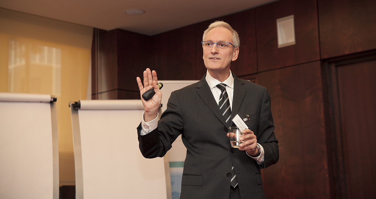 "En las #organizaciones existen #comerciales que no saben que lo son o que no quieren asumir su papel". Este es uno de los 7 errores más comunes en las #empresas. Eric Kircher, CEO de Lead your Market, habla de todos ellos: ow.ly/Lufr50zk4Dn