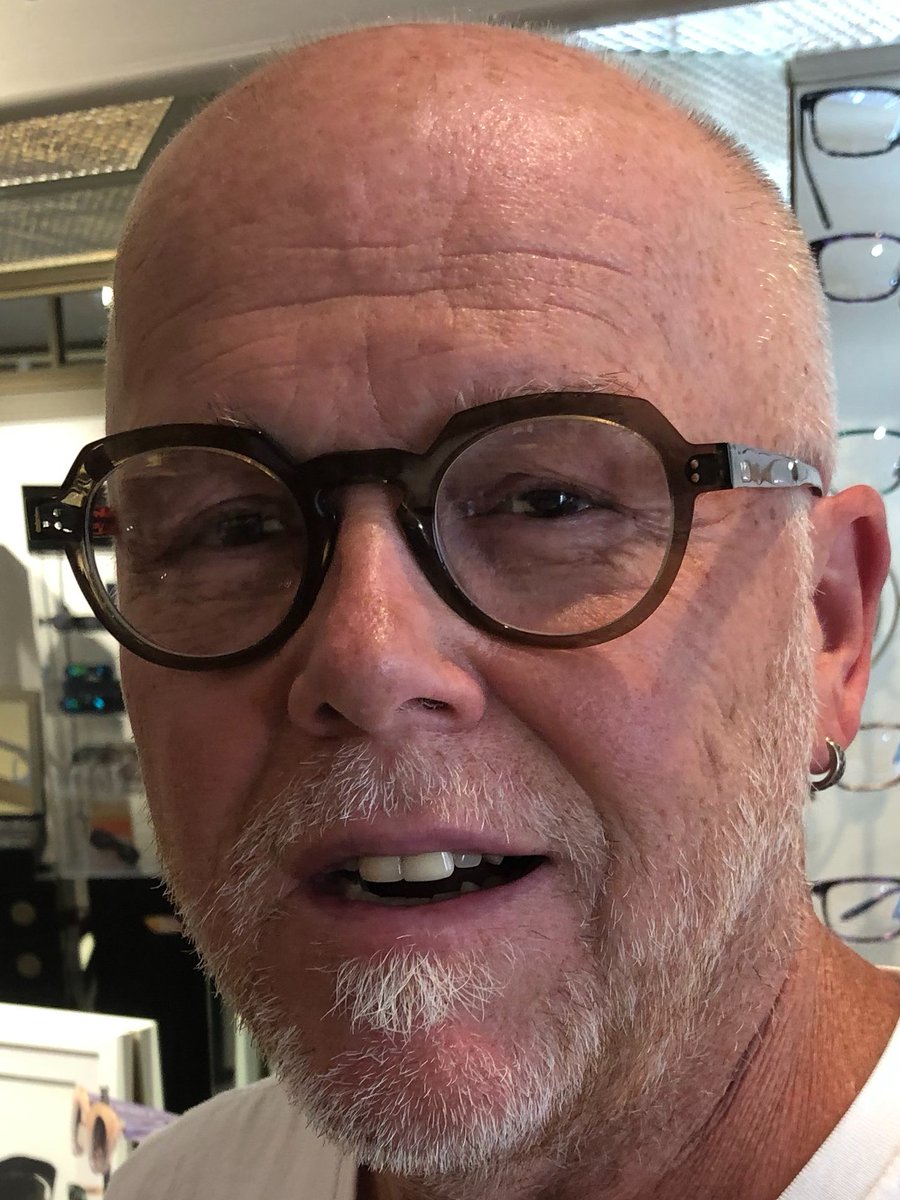 fyfemillar's tweet image. With opticians open, got in first thing to have a check up. From there headed to Eyes on Richmond to test drive some new specs. Thanks to Rob for the great service. Can&apos;t wait to see again. @LibroCU @Downtown_London #loyal2localchallenge