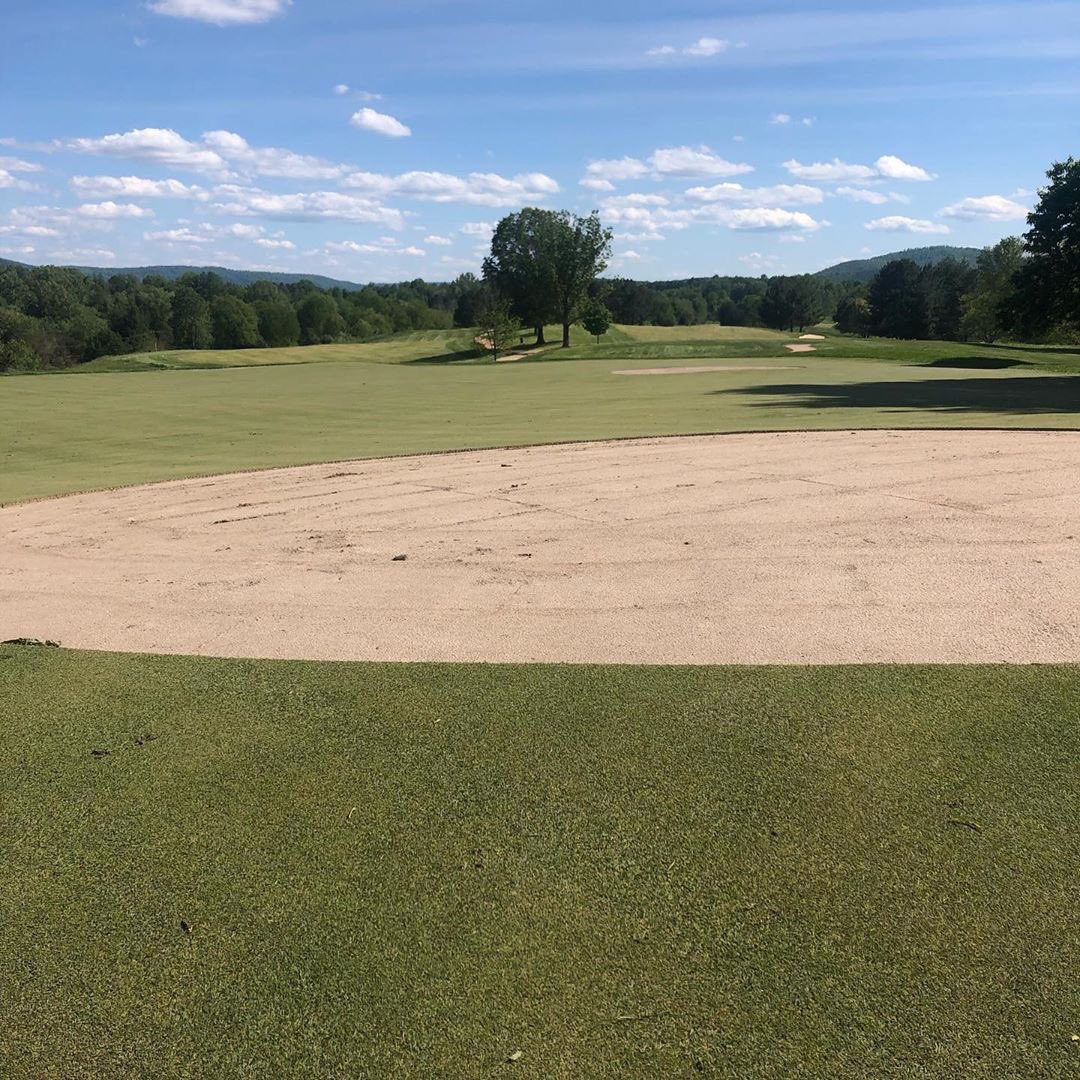 Some images of the putting green at <a href="/BoarsHeadResort/">Boar's Head Resort</a> for <a href="/UVAMensGolf/">Virginia Men's Golf</a> + <a href="/UVAWomensGolf/">Virginia Women's Golf</a> ⛳️🏌🏻‍♂️

The shape of the green was made to mimic that of the mountains in the background. This putting green will be one of the largest on the east coast 😍
