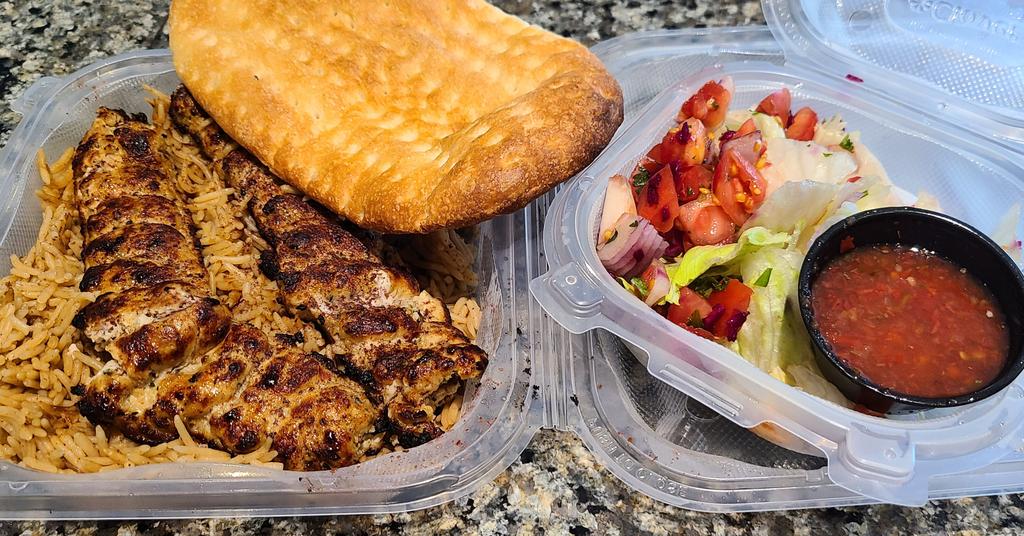 Harriscandoit's tweet photo. #naanandkabob Chicken Kofta which includes lean ground #chicken seasoned with a house belnd of #afghan herbs. On a bed of #brownrice. The #salad is fresh and simple shredded #luttuce diced #tomatoes #onions and #coriander in a fresh #lemon dressing. With a piece of #naan https://t.co/LBUXZSoPpE