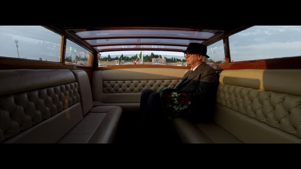 #LuoghiDiVeneziaAlCinema #11giugno
🧐 Il frame che abbiamo scelto oggi vuole omaggiare uno dei registi italiani più importanti che ha da poco festeggiato il suo compleanno, e si mantiene sempre..."giovane"!
👉Avete già indovinato il luogo? A domani alle 14 per la soluzione!