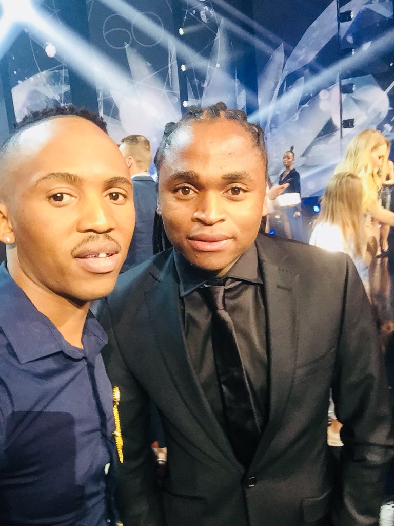 bhekisosibo11's tweet photo. Since it's a Shabba Day... Honoured to meet the Legend! Enjoy your day Ntotsemonate Siphiwe Tshabalala 😋⚽🇿🇦 #2010WorldCup #shabbaday #2010FIFAWorldCup @siphiweshabba https://t.co/ep5z1NDMwE