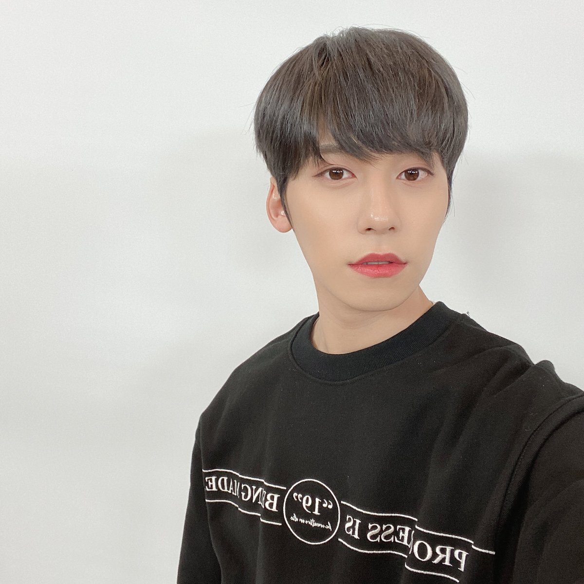 official_ONEUS's tweet photo. [#건희]
달님들! 오늘 로투킹 본방사수하셨나요!?
미리듣기로 공개된 음원 어떠셨어요?!😍✨
내일 공개되는 음원도 많이 ��어주시구
마지막까지 원어스 응원 많이 해주세요🥰💕 https://t.co/353pErP9iG