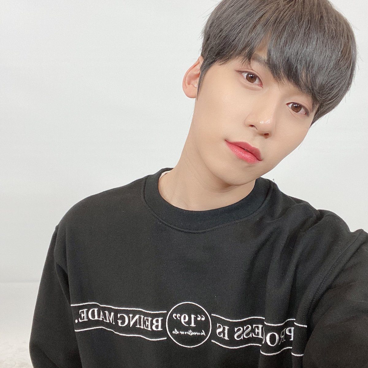 official_ONEUS's tweet photo. [#건희]
달님들! 오늘 로투킹 본방사수하셨나요!?
미리듣기로 공개된 음원 어떠셨어요?!😍✨
내일 공개되는 음원도 많이 ��어주시구
마지막까지 원어스 응원 많이 해주세요🥰💕 https://t.co/353pErP9iG