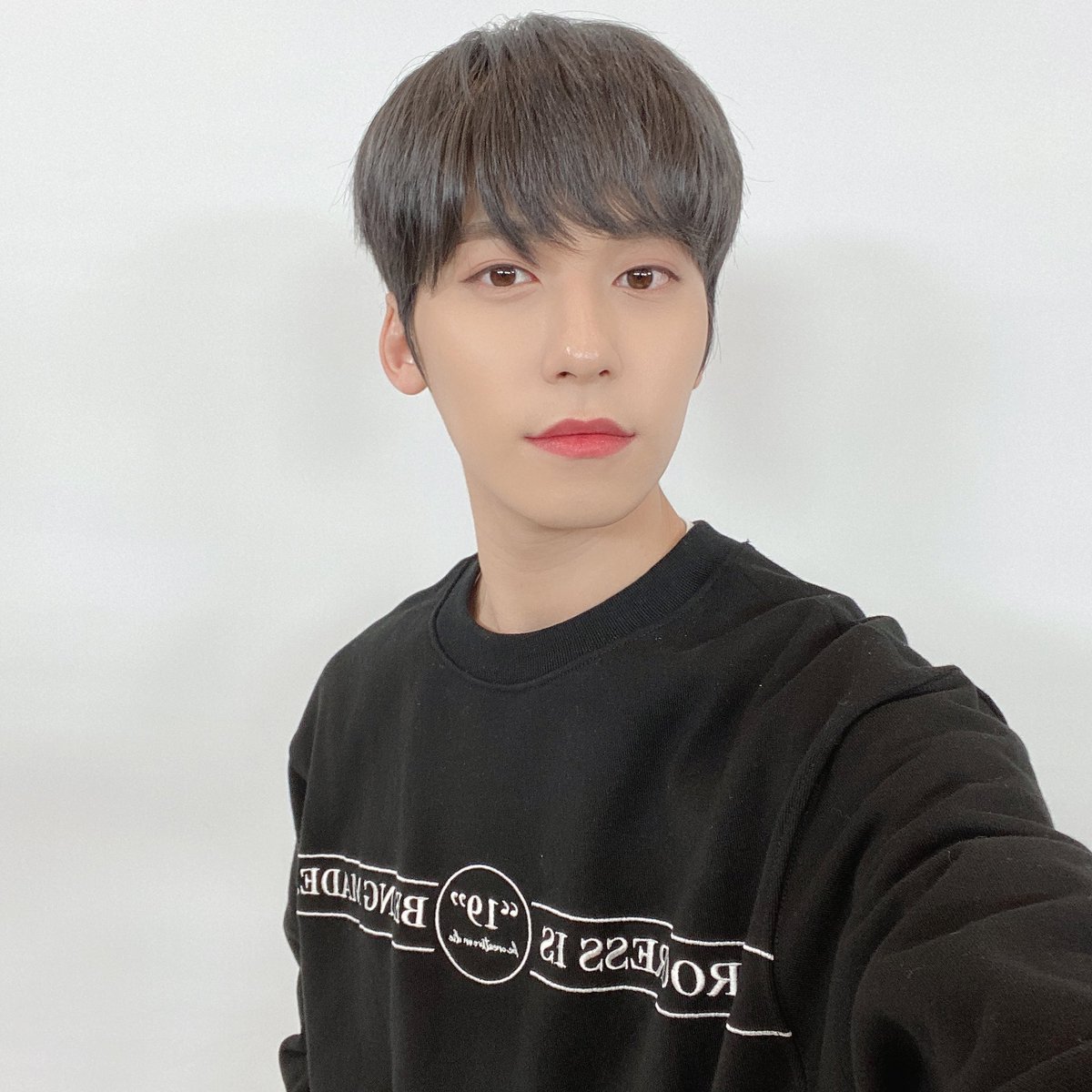 official_ONEUS's tweet photo. [#건희]
달님들! 오늘 로투킹 본방사수하셨나요!?
미리듣기로 공개된 음원 어떠셨어요?!😍✨
내일 공개되는 음원도 많이 ��어주시구
마지막까지 원어스 응원 많이 해주세요🥰💕 https://t.co/353pErP9iG