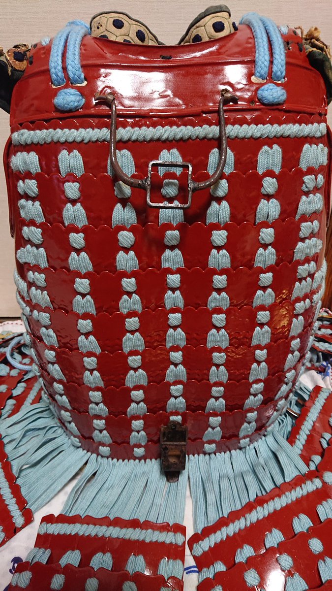 せっかく旗指物の話をしてるので、甲冑にどう着けるかもご覧ください