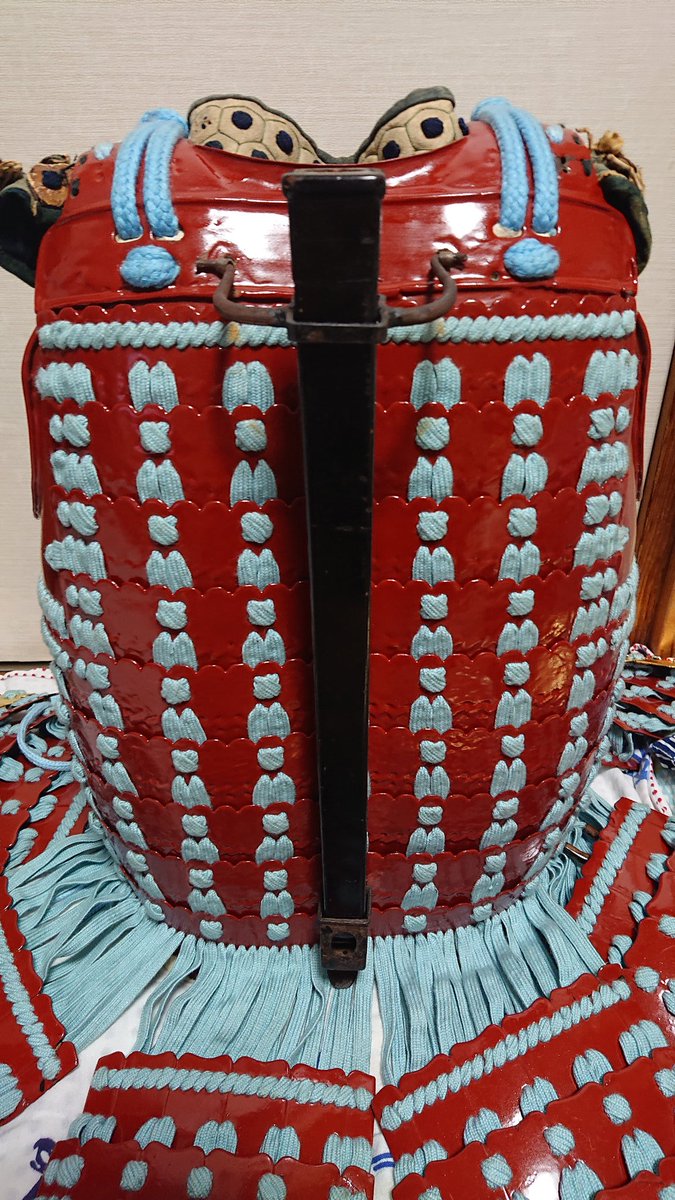 せっかく旗指物の話をしてるので、甲冑にどう着けるかもご覧ください