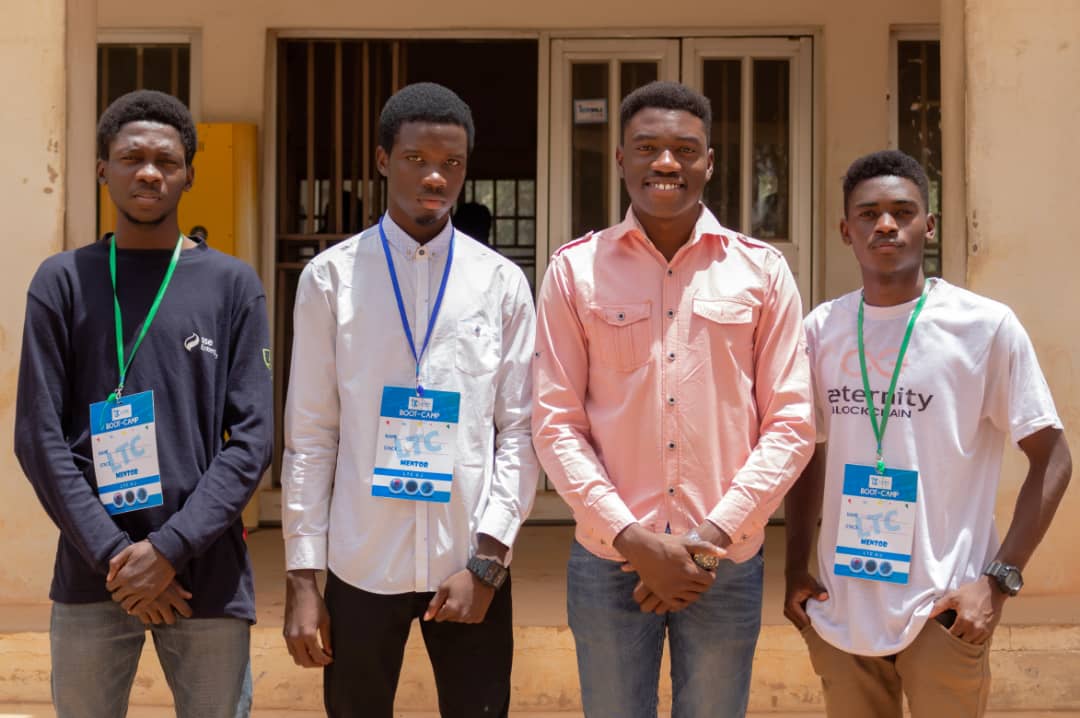_SethDev_'s tweet image. A lil throwback to the team and I mentoring/teaching students in the University of Jos, programming before the #coronavirus pandemic!
It was a joy to teach and mentor people, makes me learn even more.
The team taught in various stacks like Python, C# and Web Dev.
#100DaysOfCode