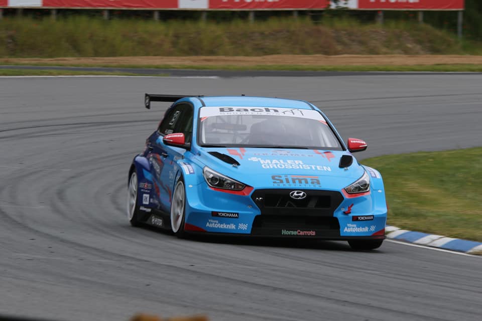 fiatcrworldtour's tweet photo. 👨🚀#KasperJensen with 👨💻#MassiveMotorsport's 🚗#HondaCivic #TypeR topped both days of 🇩🇰#TCRDenmark test at 🏁#Jyllandsringen.
However, his time in the 2nd day was matched by the 🏎️#Hyundaii30N of 👨🚀#MartinAndersen.
READ MORE▶️https://t.co/XNN5isChdj
#TCR #TCRseries #motorsport https://t.co/Jt80rVGt7H
