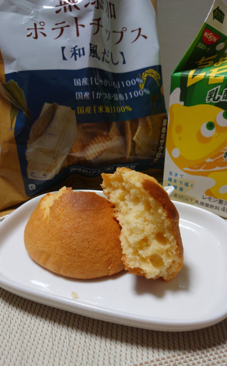 Lemon そうですか 絶滅危惧種ですね 甘食が座っていた場所に おしゃれな食べやすそうな袋パンがとって変わって座ってしまっていて がんばれヤマザキ 負けないで甘食