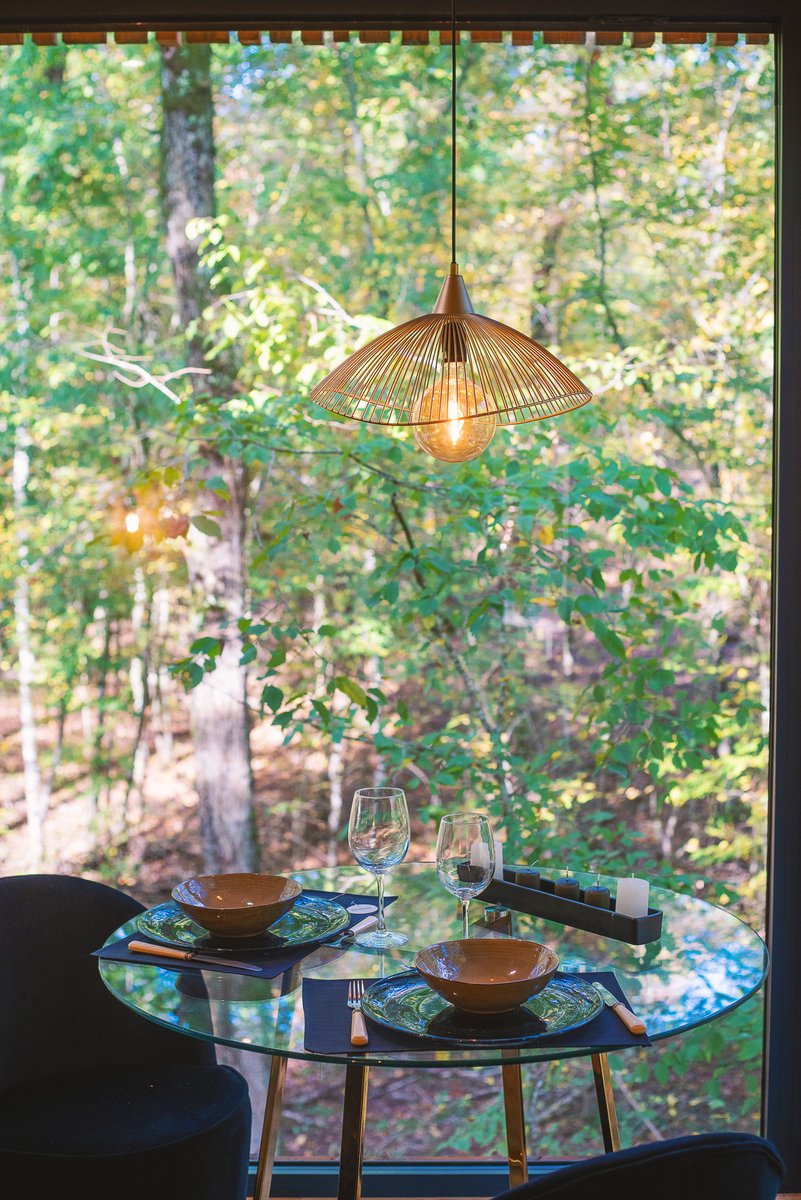 Touraine_ADT's tweet image. Envie de #vacances? @lequipe vous propose de déconnecter du quotidien pour une reconnexion avec la #forêt🌳
Passez 1 séjour de rêve à #Loire Valley Lodge où l'#art se mêle à la #nature🍃
Un article à lire ici➡️bit.ly/37l4wBl

#cetetejevisitelafrance #jeudiphoto #Touraine