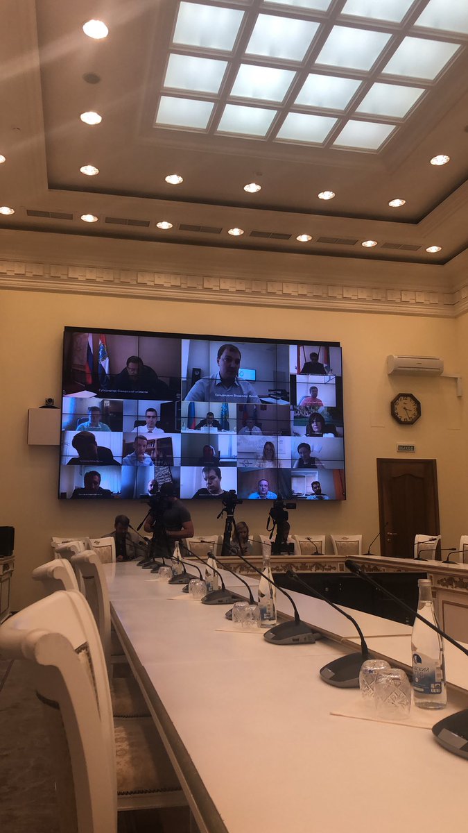 В формате ВКС Губернатор Самарской области <a href="/D_Azaroff/">Дмитрий Азаров</a> встретился с участниками конкурса управленцев «Лидеры России» от Самарской области. Выступающие затронули разные темы жизнедеятельности в кризисной ситуации и предложили свои варианты развития в настоящее время. <a href="/n_balandina/">Наталья Баландина</a>