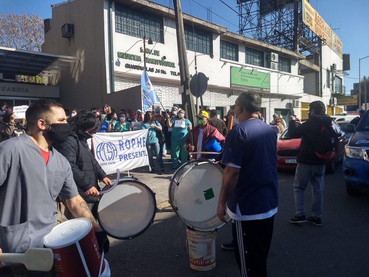silvero_belen's tweet photo. Queremos conservar nuestra fuente laboral. Estamos desprotegidos #NoAlCierre #Rophe #Centrodesaludnorte #Sanatoriopelliza @VillaBallester1 @infobae @VivamosVL https://t.co/g8opELSLMe